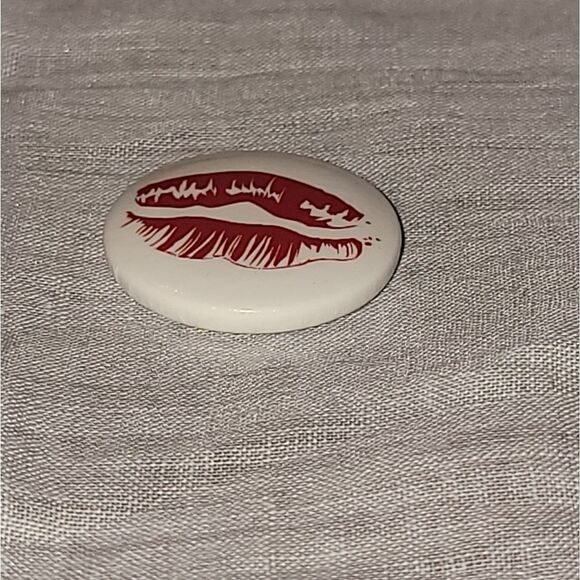 1 inch Original 80s Lipstick Lips Kiss Round Button Badge Pinback Pin - Picture 7 of 8